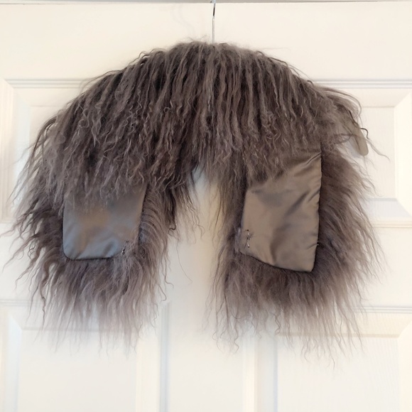 Vintage Taupe Boucle Sweater with Detachable Shearling Collar - Picture 13 of 14